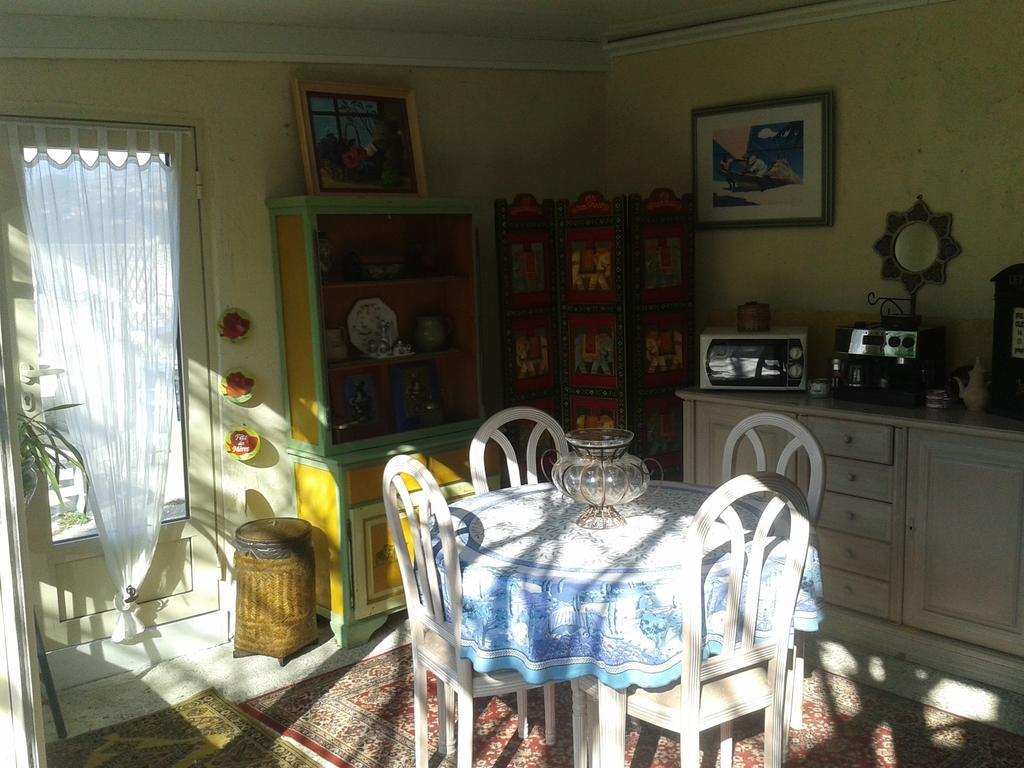 Le Clos Des Cigales Bed & Breakfast 2*