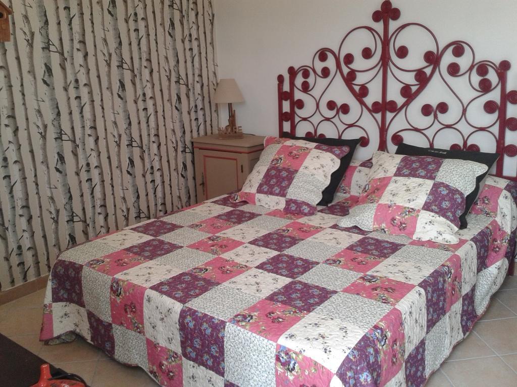Le Clos Des Cigales Bed & Breakfast 2*